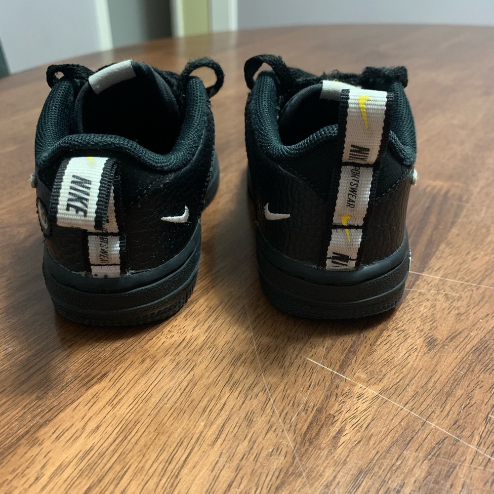 Air Forces - Picture 4 of 4